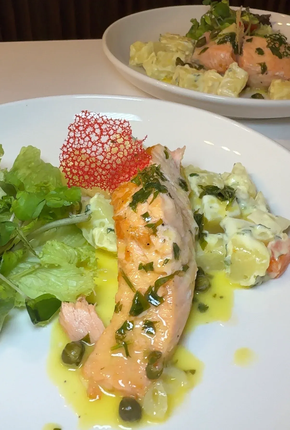 Cena formal con menú personalizado para matrimonios